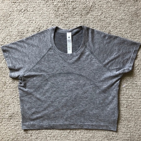 lululemon athletica Tops - LULULEMON Cropped T-shirt.NWOT.